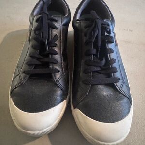 Women's Time Off Sneaker - TikTok's Fave Travel Shoe - Black